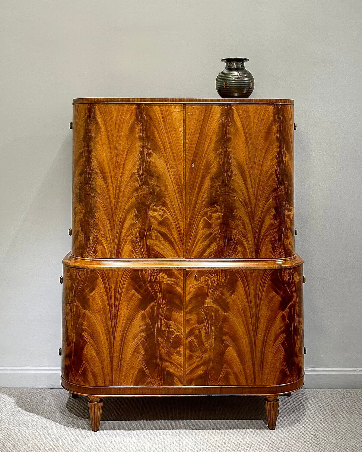 Cabinet1